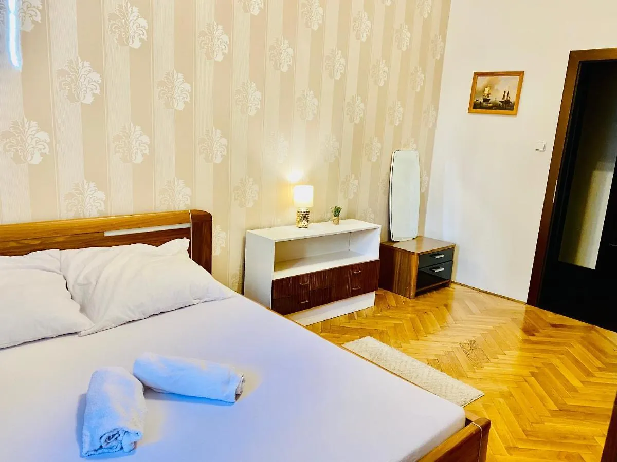 Guest house Hotelflat In Square Praha 2 Czech Republic